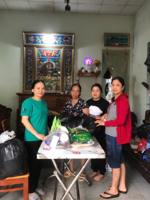 TẬP THỂ NHÀ TRƯỜNG CHUNG TAY GIÚP ĐỠ  GIÁO VIÊN, NHÂN VIÊN SAU TRẬN LŨ