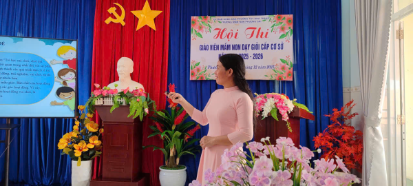 HỘI THI GIÁO VIÊN MẦM NON DẠY GIỎI CẤP TRƯỜNG