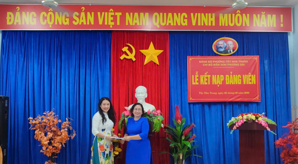 LỄ KẾT NẠP ĐẢNG VIÊN MỚI