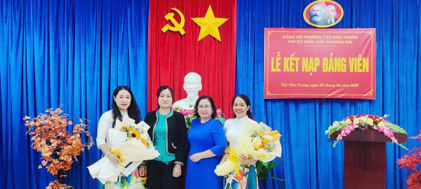 LỄ KẾT NẠP ĐẢNG VIÊN MỚI